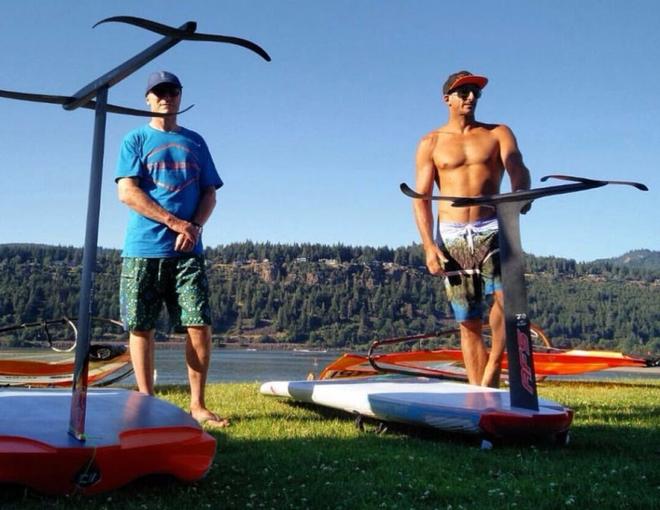 Diony Guadagnino and Xavier Ferlet leading a foil clinic – Gorge Beach Bash © International Windsurfing Tour